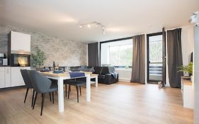 Deluxe Apartment For 5 - Sauna & Pool - Free Parking